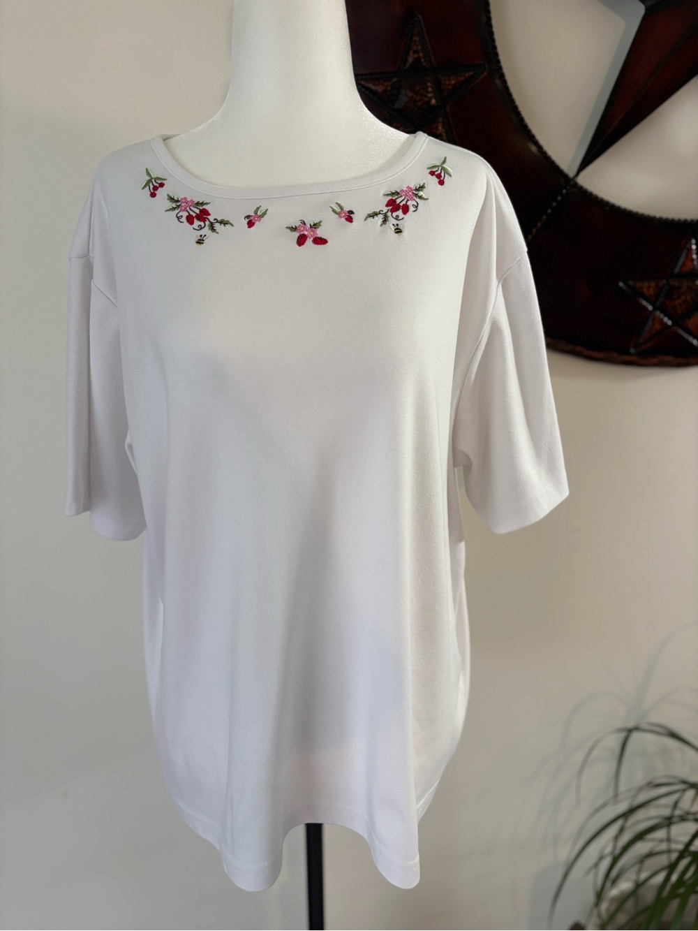 Tabi White Cottagecore Embroidered Crewneck Women's Top - Floral/Bee Detail XXL